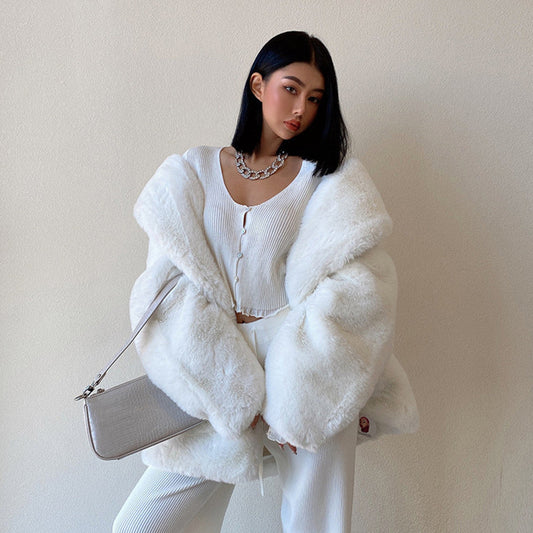Women’s loose and elegant white fur coat