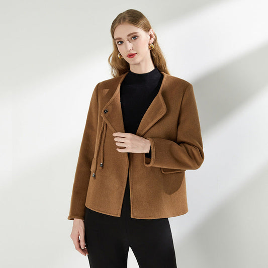 Slim-fit women’s wool coat